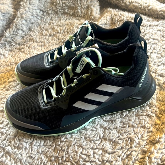 Adidas Terrex - Picture 3 of 5